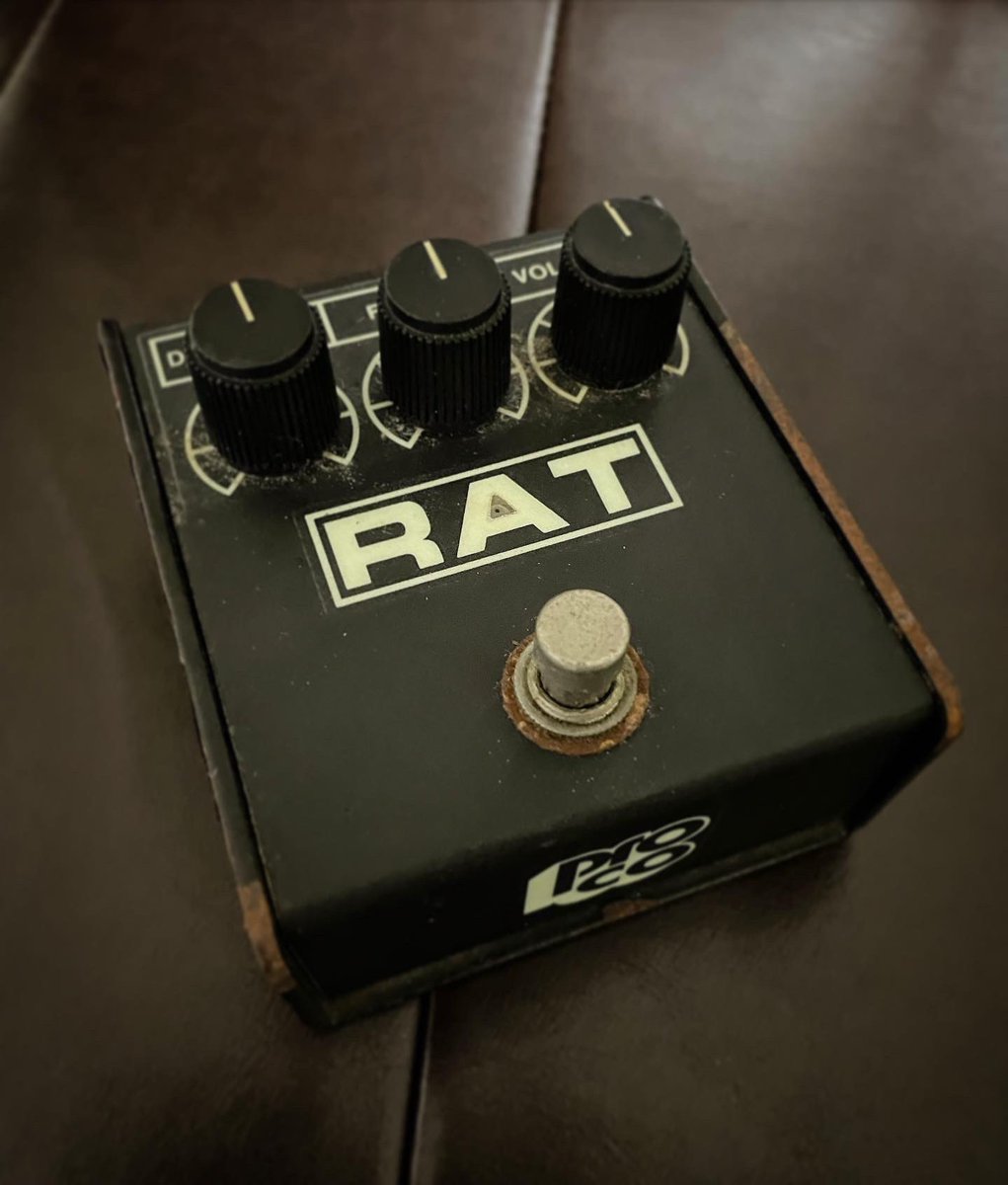 SHOYAguitar's tweet photo. 『Pro Co / RAT2 』
1989年製のオペアンプはMotorola製LM308N、ポットはCTS製で銀ネジです🔩
めっちゃいい音します🎸

#エフェクター #effecter #effectspedals  #ギター  #guitar https://t.co/0ARtVKx84P