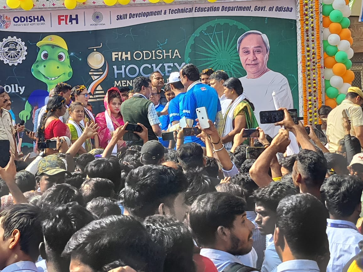 ParjangBdo's tweet photo. Welcome Celebration of FIH World Championship Trophy in presence of Hon'ble MLA, Chairman, Parjang Panchayat Samiti, Vice Chairman Zilla Parisad, Dhenkanal, Sub-Collector, Kamakhyanagar, Addl. Executive Officer, Zilla Parisad, Dhenkanal, BDO, Parjang, Tahasildar, Parjang https://t.co/jZqOfKq9fA