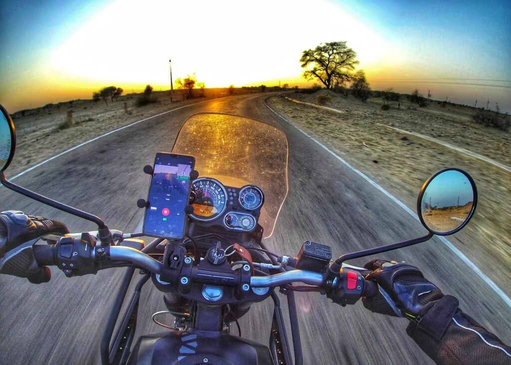 Chasing the Sunset
Circa 2018

#leavetheroad #rajasthan #RoyalEnfield #RidePure #PureMotorcycling #whyweride #himalayan #chasingthesun #sunset #sunphotography instagr.am/p/CnEeQznN1Z7/