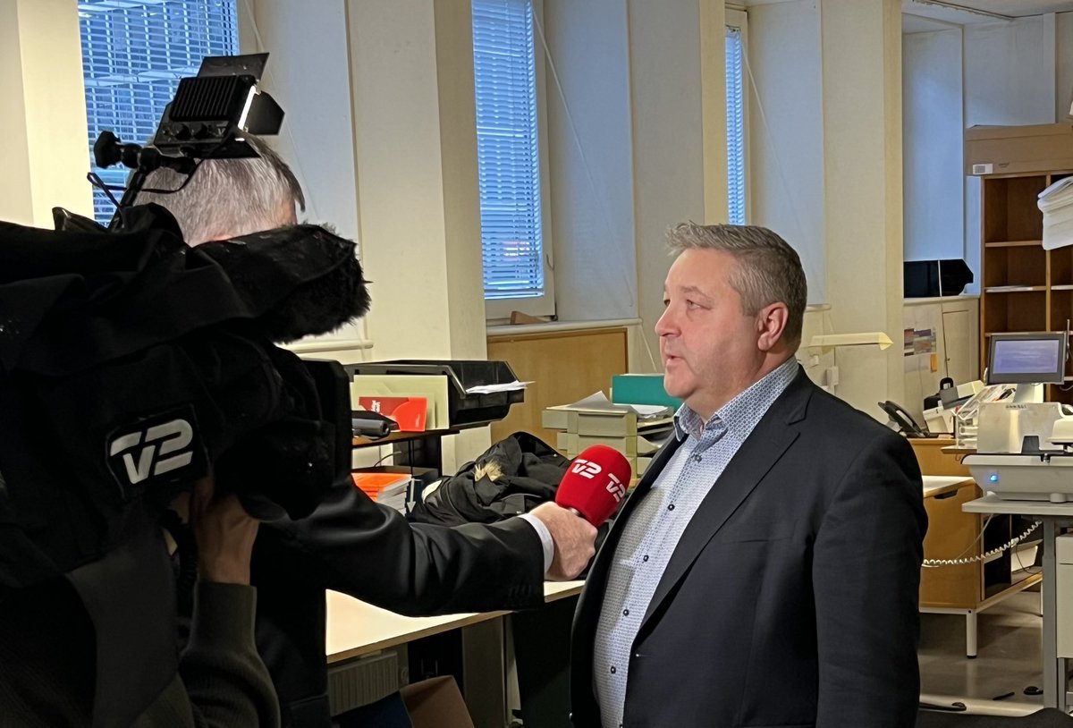 HenningOvergaa1's tweet photo. Det er fuldstændig uacceptabelt, at regeringen vil afskaffe store bededag!
 
På TV2 News taler jeg om den uretfærdighed, at vores medlemmer, der slider på hårde fysiske jobs hver dag, skal arbejde mere. 

#dkpol https://t.co/fqBmnA0PbG