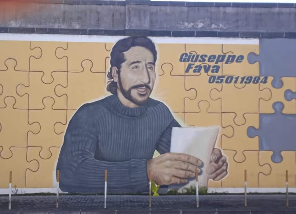 #ioricordo
In una città indolente, sporca ed imbruttita, il #ricordo di #GiuseppeFava, giornalista che ebbe il coraggio di denunciare i legami tra la mafia e i poteri forti che governavano #Catania, è un dovere per tutti coloro che credono nella rinascita di questa città.