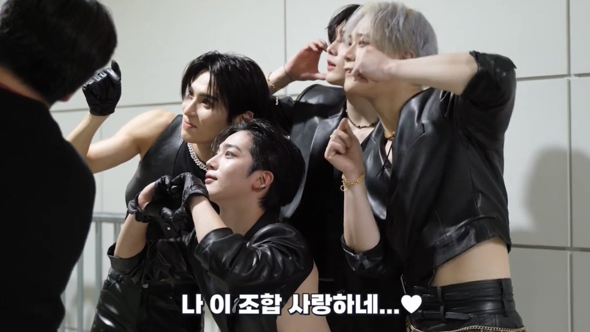 WEISTROFILES's tweet photo. “unit members showed perfect chemistry”
“group selfie time before saying goodbye”
“i’ll keep this photo as my family treasure”
“i’m in love with this unit … ♥️” https://t.co/QC2ngeHZR7