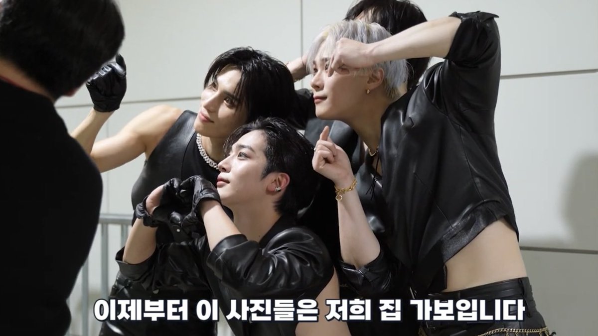 WEISTROFILES's tweet photo. “unit members showed perfect chemistry”
“group selfie time before saying goodbye”
“i’ll keep this photo as my family treasure”
“i’m in love with this unit … ♥️” https://t.co/QC2ngeHZR7