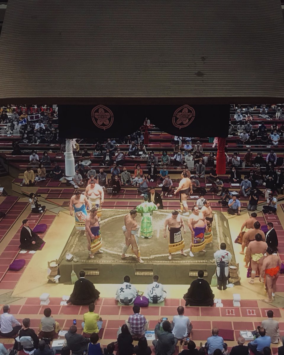 IOJjapantravel's tweet photo. January is a perfect month to visit Japan! There are many events, including Sumo tournaments. 
The atmosphere is exciting, the arena is full of fans, and the wrestlers in the ring give their best.
#sumowrestiling #sumowrestler #sumosquats #japantravel #insideoutjapan https://t.co/NrvY0iFoMO
