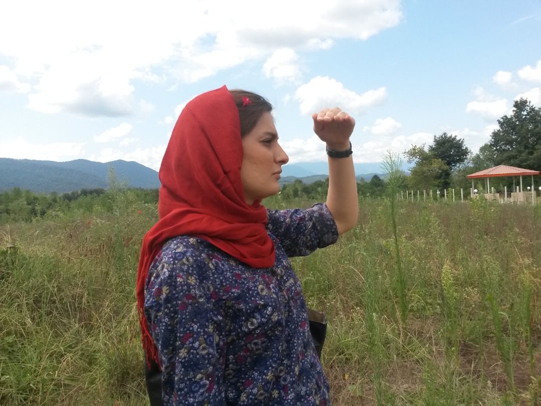 Elnaazmohammadi's tweet photo. امروز صدمین روز بازداشت خواهرم #الهه_محمدی است. https://t.co/gi3ZGlFdK3
