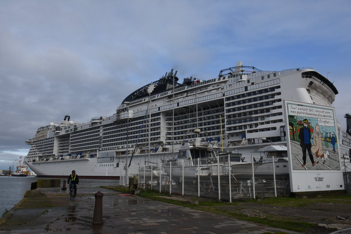 Le paquebot quitte le bassin de Penhoët pour rejoindre la forme Joubert #msceuribia #msccruises #msccroisières #chantiersdelatlantique #saintnazaire #saintnazairerenversante #saintnazairetourisme #loireatlantique #loireatlantiquetourisme