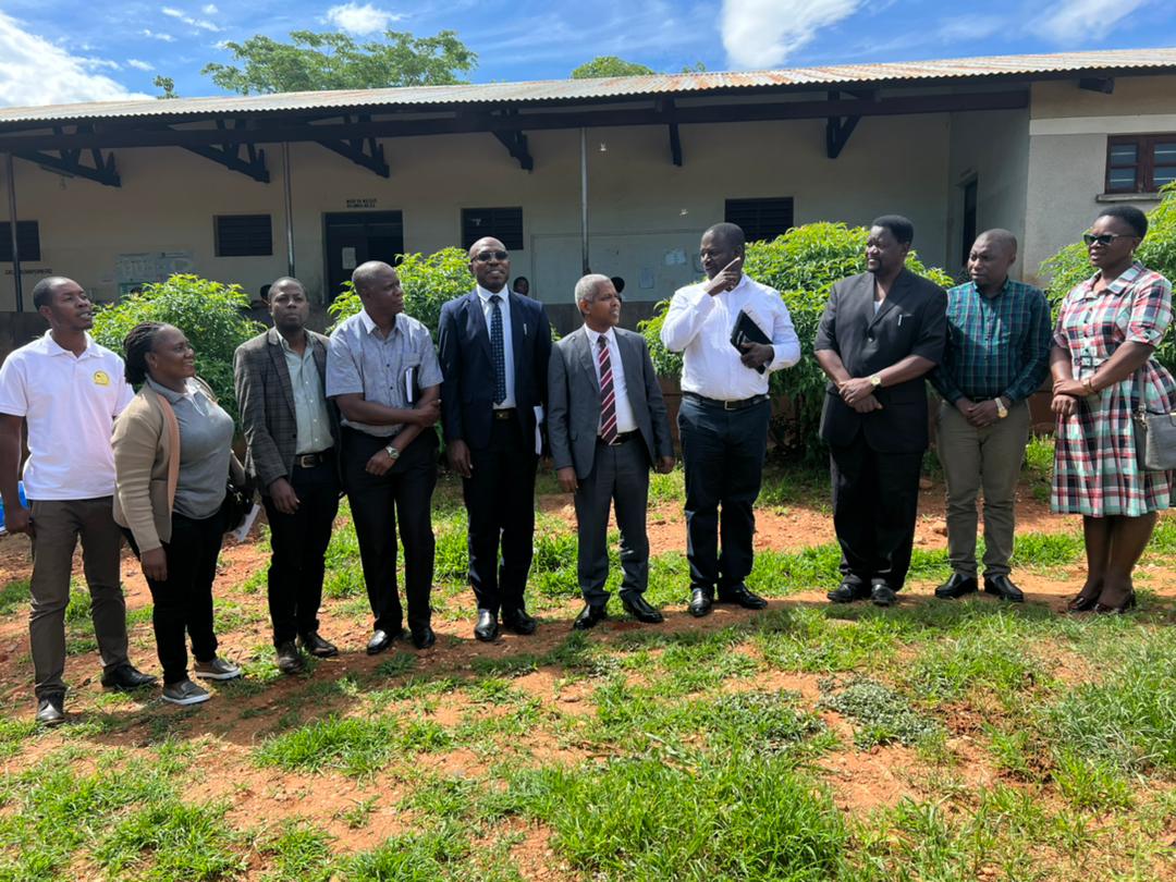 NIMRMbeya's tweet photo. Our delegation led by Prof. Aboud had an opportunity in #Chunya to meet, among others, the DMO Dr. Darison Andrew and engaged in vibrant discussion on continued research collaboration with the CHMT, improving health care delivery &amp; capacity building on routine data analysis
 🤝 https://t.co/gOybjwuCKi