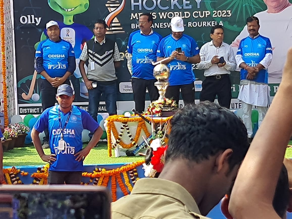 ParjangBdo's tweet photo. Cultural programme during welcoming the FIH World Championship Trophy. https://t.co/oKd7CUkWyY