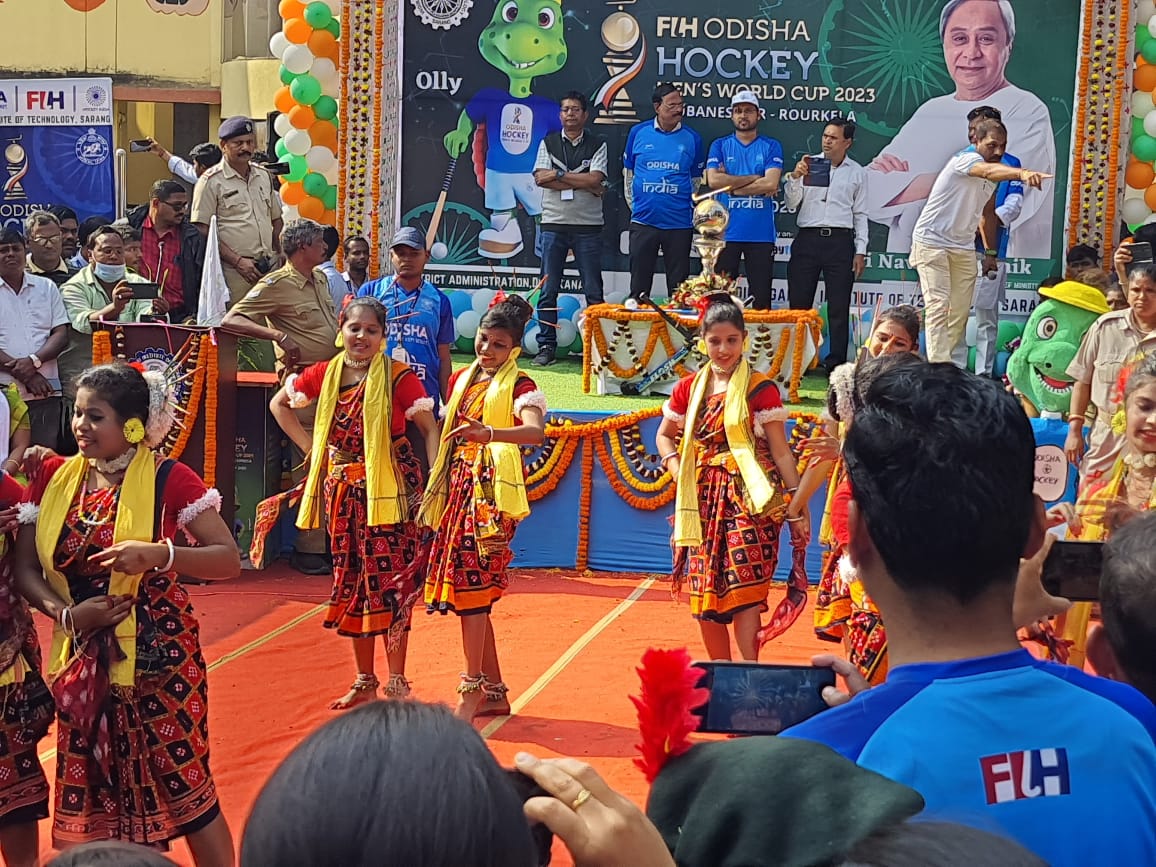 ParjangBdo's tweet photo. Cultural programme during welcoming the FIH World Championship Trophy. https://t.co/oKd7CUkWyY
