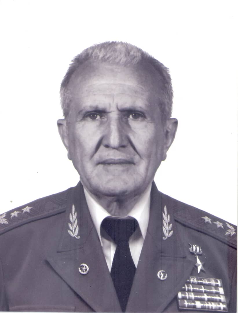 Honramos la memoria del Gral de División José Ramón Fernández, Héroe de la República, doctor honoris causas en ciencias militares. 
"No es posible asociar al Gallego Fernández a la idea de la muerte".
Fue,  sin exageración, uno de esos seres excepcionales. 
#CubaViveEnSuHistoria