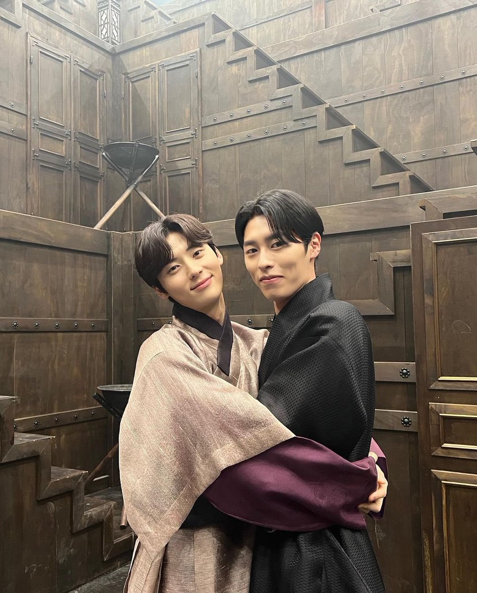 leejaewookstyle's tweet photo. jaewook and minhyun’s things, cute hugs 🫂 https://t.co/NZSDyJYVUs