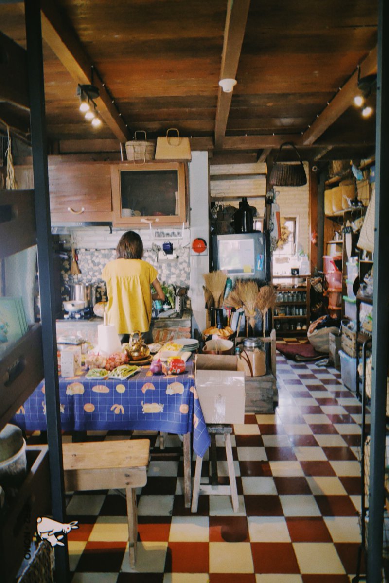 Kalo kalian ke Jogja kalian harus nyempetin visit Bhumi Bhuvana milik mbak Bhuki. Tempatnya sangat warm dan intimate. Menyediakan opsi experience berbeda mulai dari belanja di pasar, workshop kombucha, hingga makan bareng. Sering banyak event kecil2an juga...