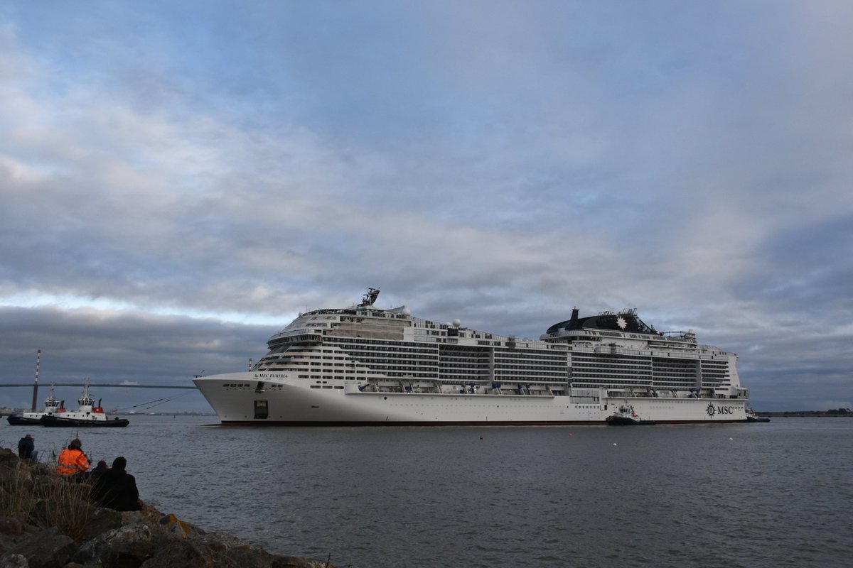 Manoeuvre  du paquebot dans l'estuaire avant de regagner le bassin C #msceuribia #mscruises #msccroisières #chantiersdelatlantique #saintnazaire #saintnazairerenversante #saintnazairetourisme #loireatlantique #loireatlantiquetourisme