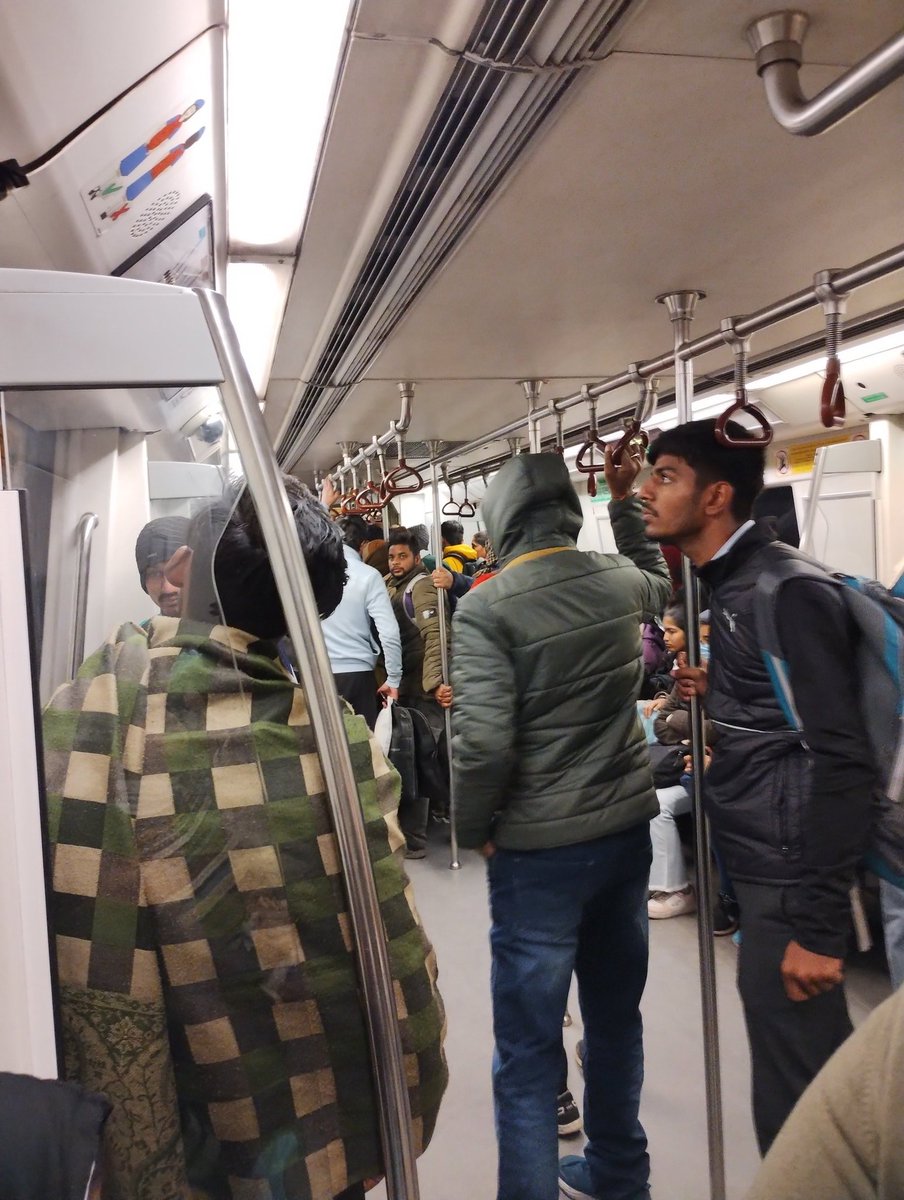 anaushka_'s tweet photo. Another day of men crowding women's coach #ladiescoach #delhimetro #dmrc #metro #chalankaro 
@OfficialDMRC @DCP_DelhiMetro https://t.co/Eyq5aRDIIO