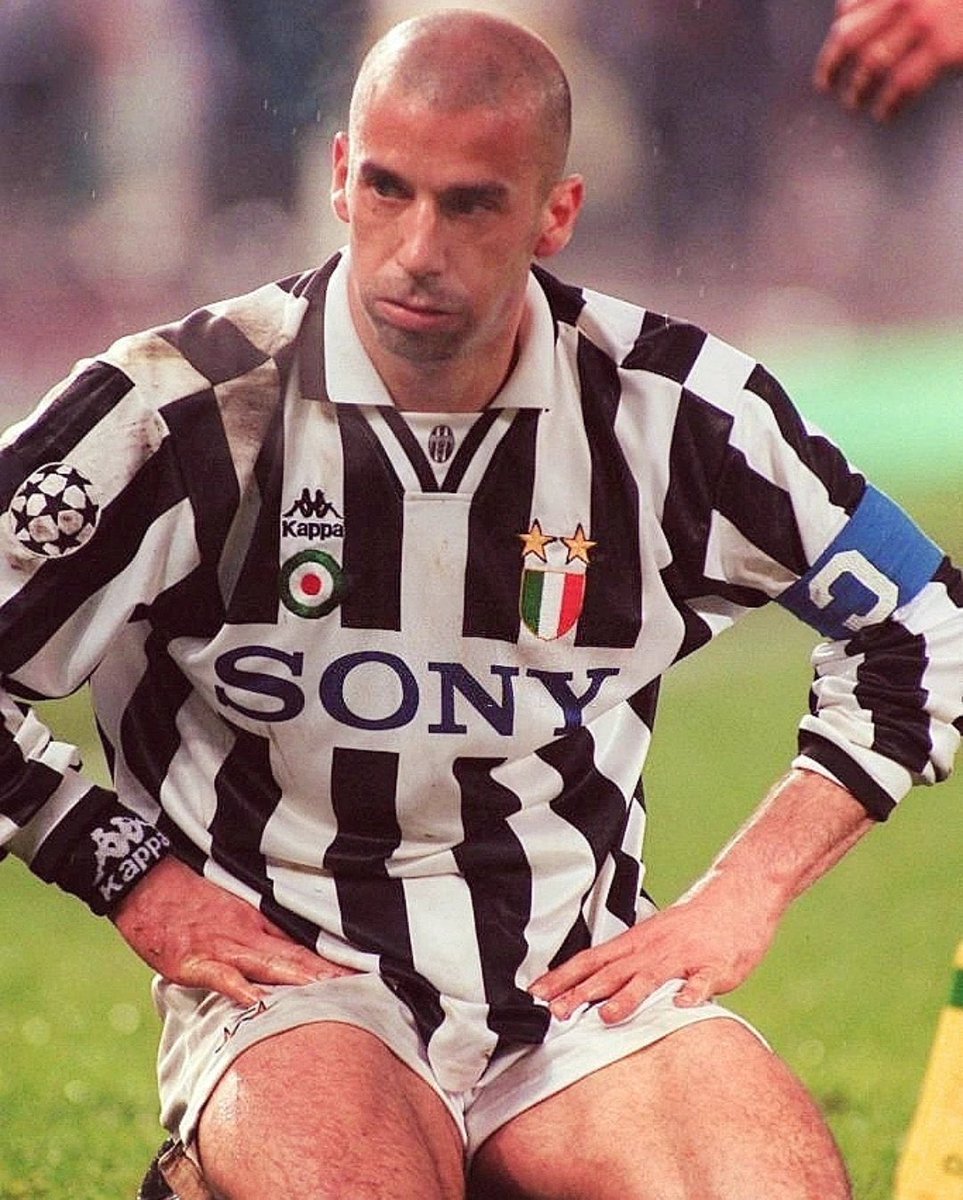 willy_signori's tweet photo. Il mio capitano. Per sempre. https://t.co/UlXMkQkHF8