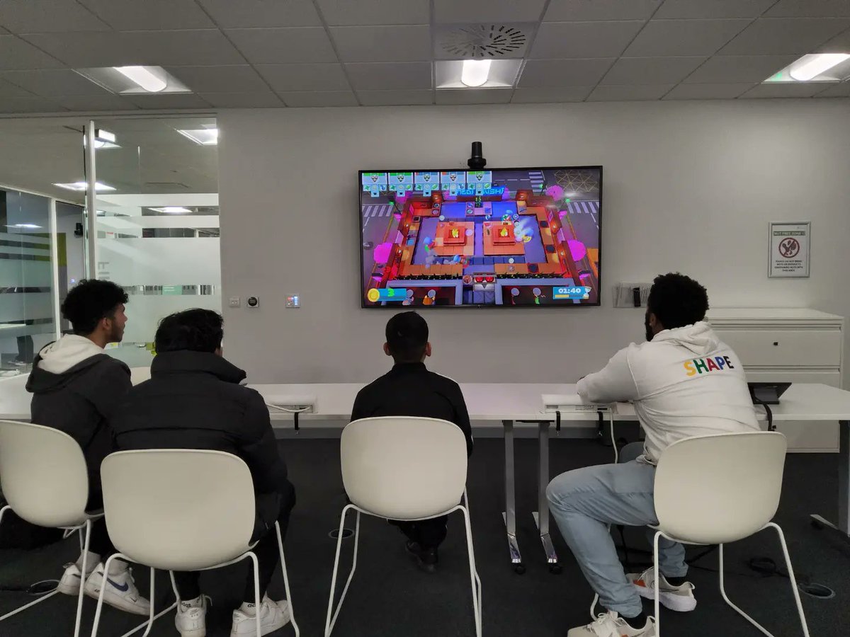 SHAPESandwell's tweet image. Last night at SHAPE Youth Forum, we welcomed @mikayla_sinead from GameJoy! GameJoy focuses on improving mental health and wellbeing through good team communication in gaming 🗣🎮

Our young people enjoyed an introduction to GameJoy and we look forward to welcoming Mikayla back 😁