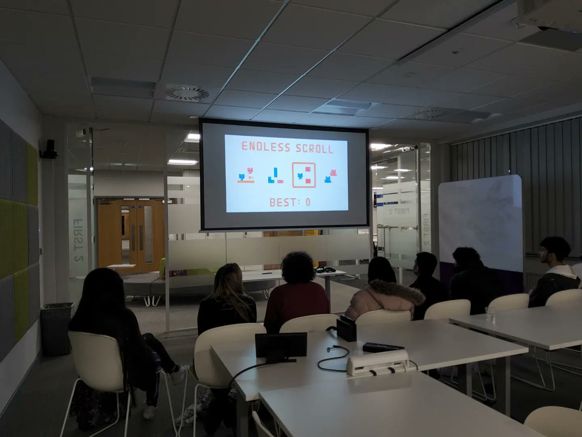 SHAPESandwell's tweet image. Last night at SHAPE Youth Forum, we welcomed @mikayla_sinead from GameJoy! GameJoy focuses on improving mental health and wellbeing through good team communication in gaming 🗣🎮

Our young people enjoyed an introduction to GameJoy and we look forward to welcoming Mikayla back 😁