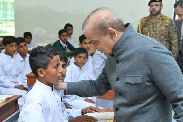 Bintebaloch2's tweet photo. وزیراعظم پاکستان کا گورنمنٹ بوائز ہائی سکول جیاخان،صحبت پور کا دورہ23مارچ کو اسی سکول کی ہاسٹل کا افتتاح ہوگا۔اس موقع پر سیکریٹری تعلیم رؤف بلوچ کمشنر نصیر آباد ڈویژن بشیر بنگلزئی کو تمغہ خدمت سے نوازا جائے گا۔
#PrimeMinisterofPakistan #Balochistan #ShehbazSharif https://t.co/ZZ5jPzFkk4