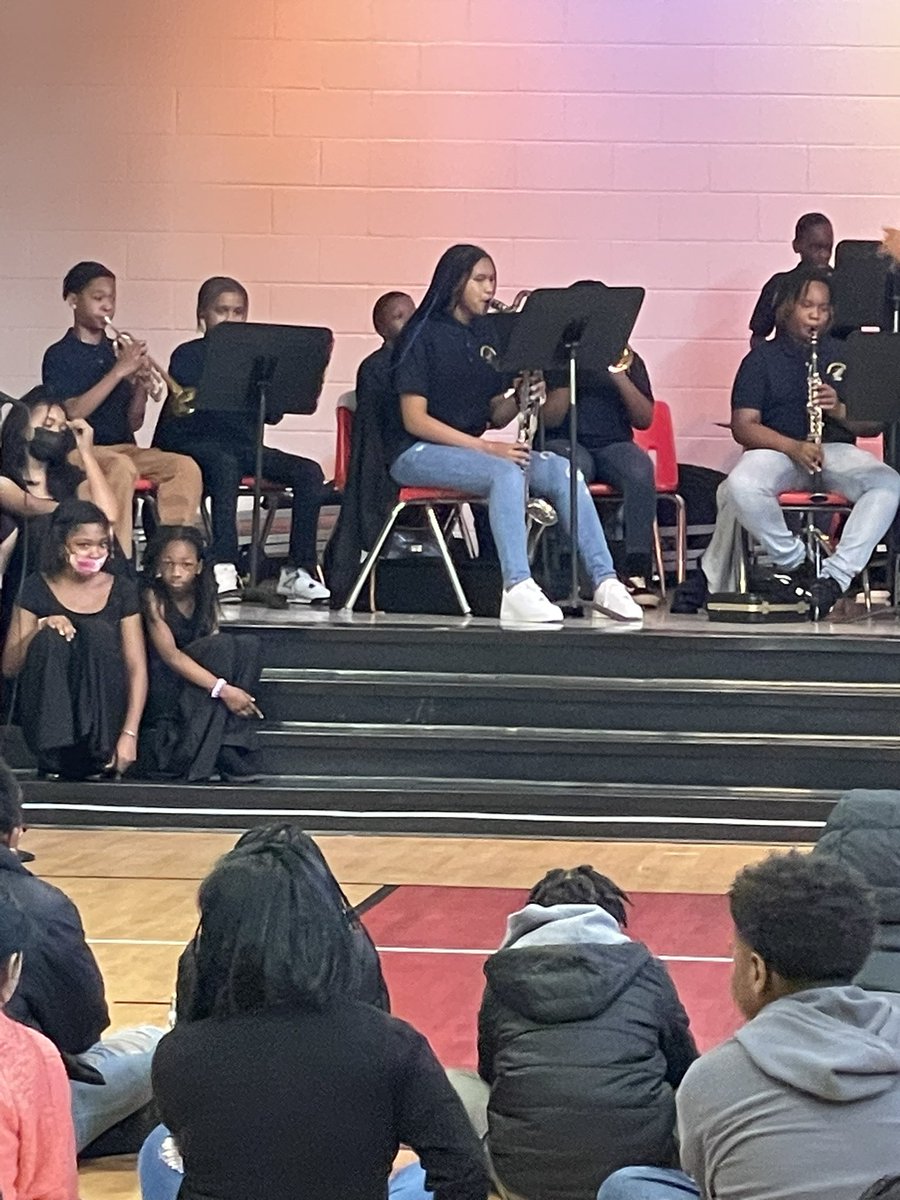 Fairfield Middle School’s music department stopped by to perform for our 5th graders and share information about their options in joining the music program! #rising6thgrade #gettingreadyformiddleschool <a href="/GoFMSFalcons/">FairfieldFalcons</a> <a href="/HenricoPerforms/">Henrico Performing Arts</a> <a href="/ChrisMoseley7/">Chris Moseley</a> <a href="/Gena_JonesFMS/">Gena</a>