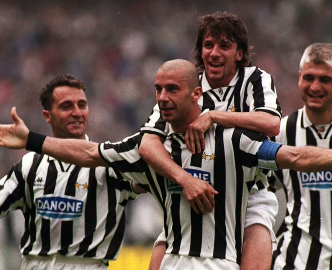 Vialli, Ravanelli, Del Piero in the Champions League-winning Juve team of 95/96 was class. Conte, Deschamps, Di Livio behind. Peak Football Italia! 🇮🇹 The eve of Euro 96 too 😍  #RIPVialli #Golacciooo!