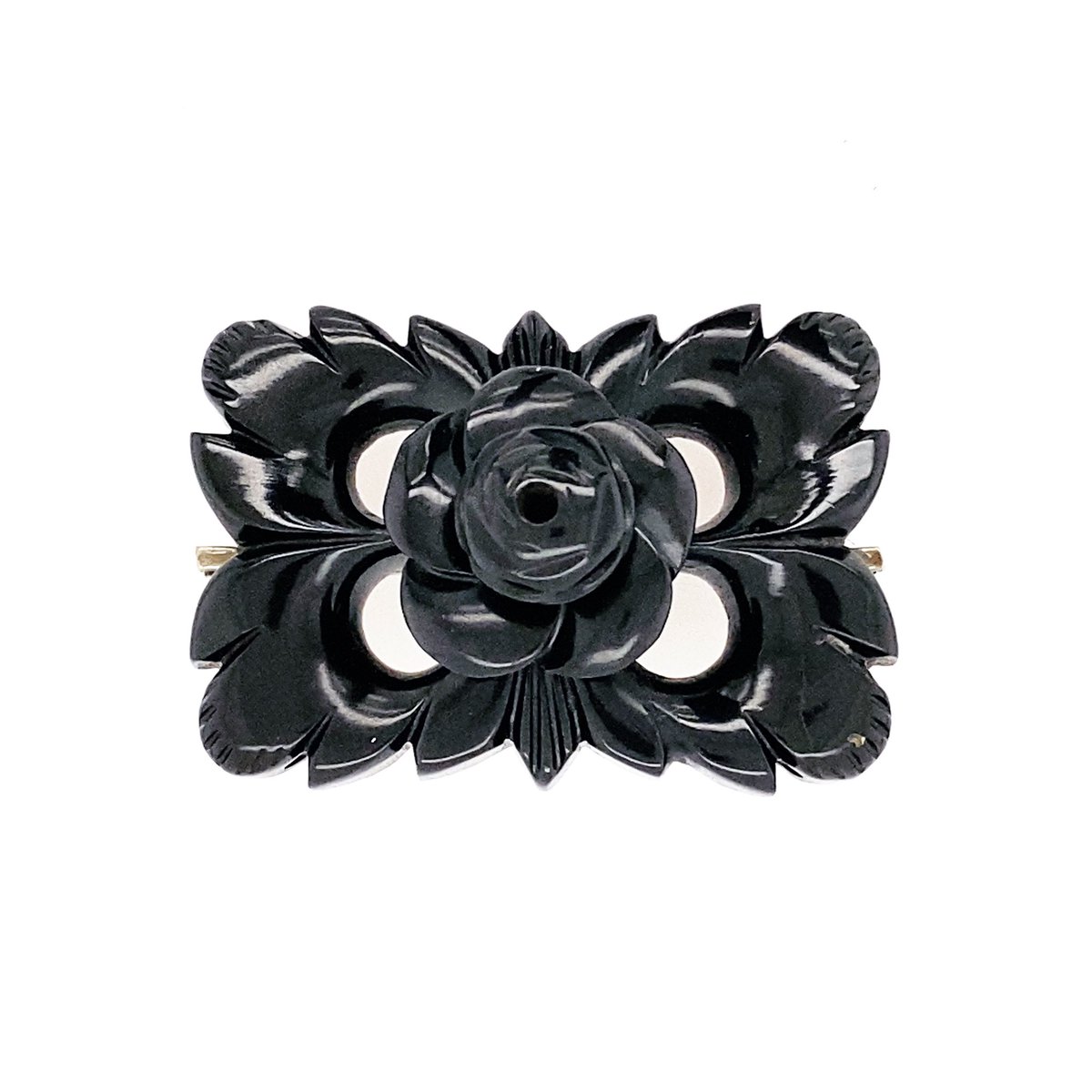 This beautiful #WhitbyJet brooch oozes with the love, regard and fidelity that it’s delicately carved rose centre was designed to represent.

Visit @ArtOfMourning for more explorative posts about #Floriography (language of flowers) in collaboration with the #MuseumofWhitbyJet 🖤