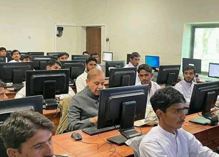 وزیراعظم کی اس وائرل تصویر کیلئے کوئی عنوان؟