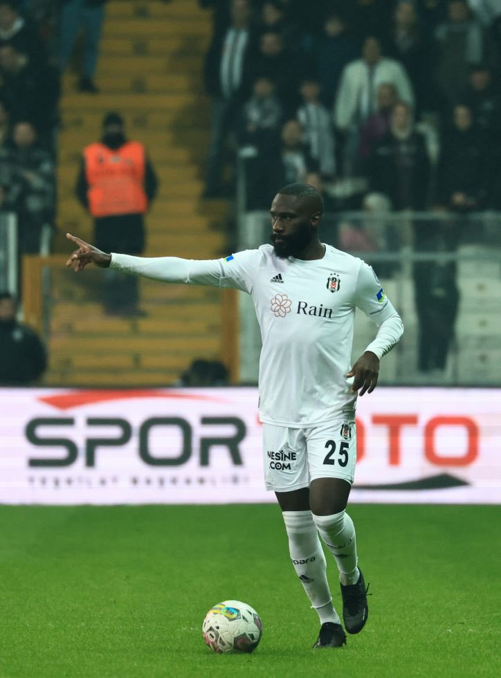 Hammers_Update's tweet photo. NEWS: Besiktas are set to cancel Arthur Masuaku’s season long loan this month and the defender will return to West Ham (@HITCsport) https://t.co/ANZImivpra
