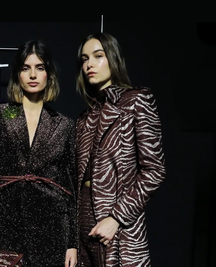 elilhaam's tweet photo. 🤎 The winter trench you've been looking for!⁠
⁠
This chocolate brown animalier trench coat will surely illuminate the seasonal wardrobe with a determined character.
⁠
Discover the #runway collection from GENNY at https://t.co/FiiWGLdB57 ✨

#genny #fashion #trench #stylish https://t.co/1kbjqpIj11