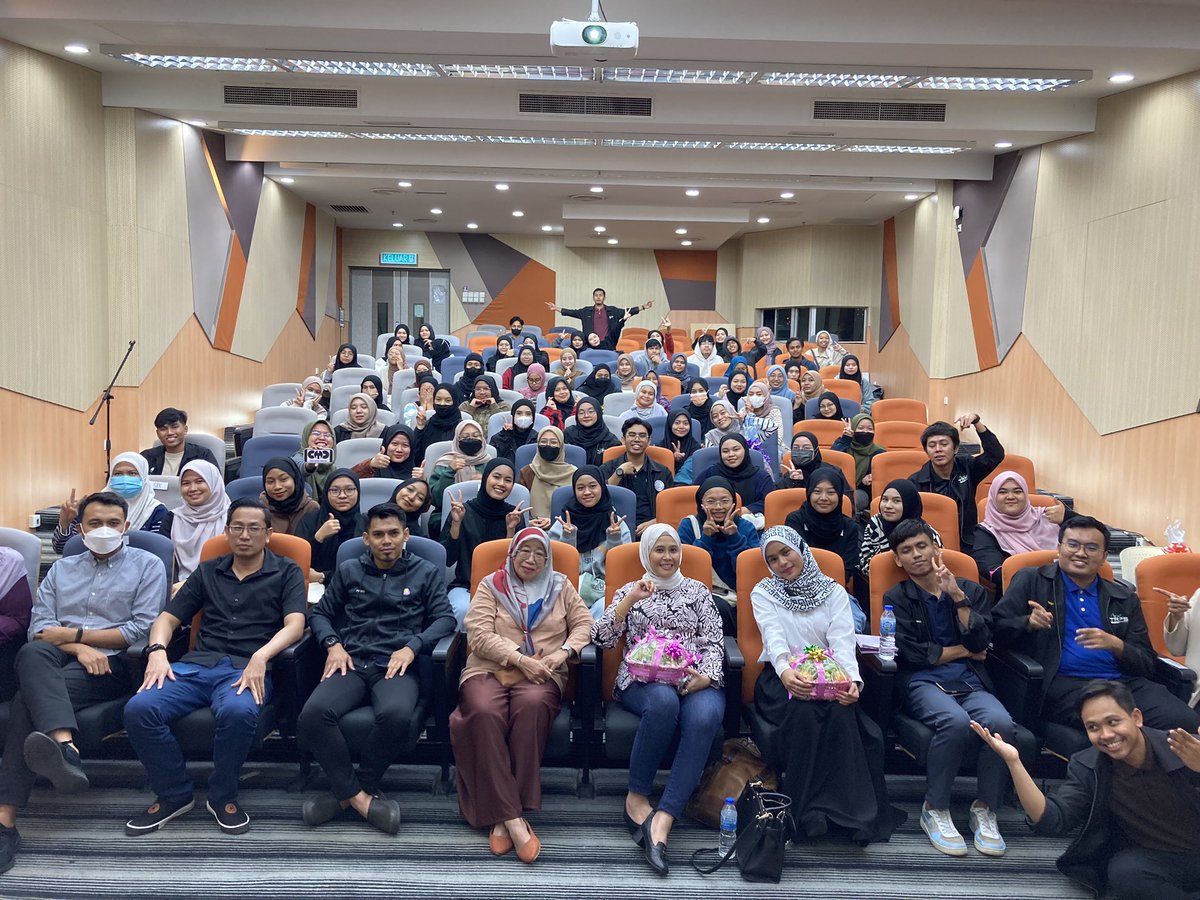 yarafaee_'s tweet photo. 4/1/2023 ; UiTM Puncak Alam ✅
humbled by the presence of Cik Nur 💙 https://t.co/lPkol3fxwM