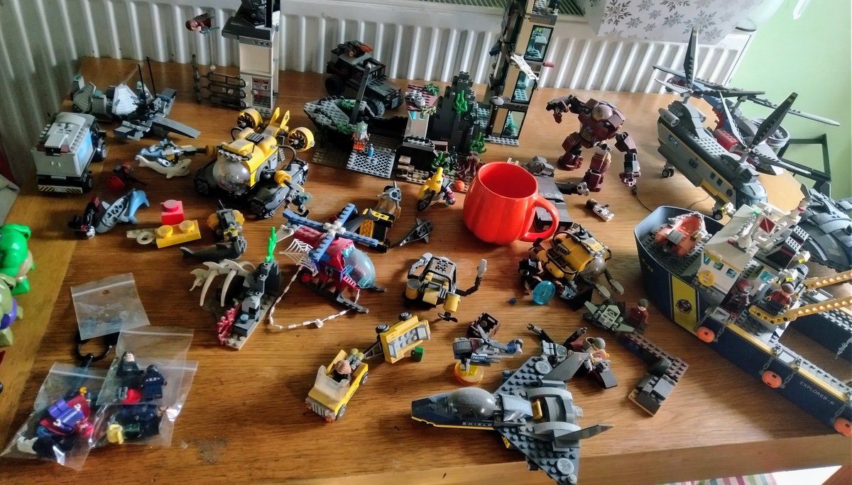 bakersarah2's tweet photo. A very very overdue clean on Lego!!
#lego #Marvel #cleaning 
Opps 🤭 https://t.co/f3NilKA4LZ