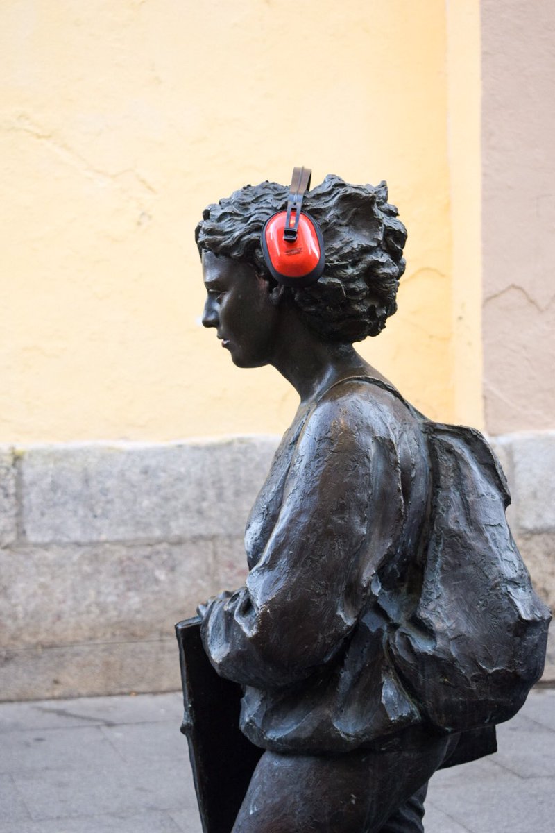 nohagotarot's tweet photo. Hemos tapado los oidos de algunas estatuas de niños de Madrid para concienciar sobre el impacto de la pirotecnia en niños con TEA. 

¡Agradecemos la difusión! A cuantas más personas le llegue este mensaje mejor. 

Para ellos no es divertido. 

#noalapirotecnia https://t.co/oNhRHH5VyB