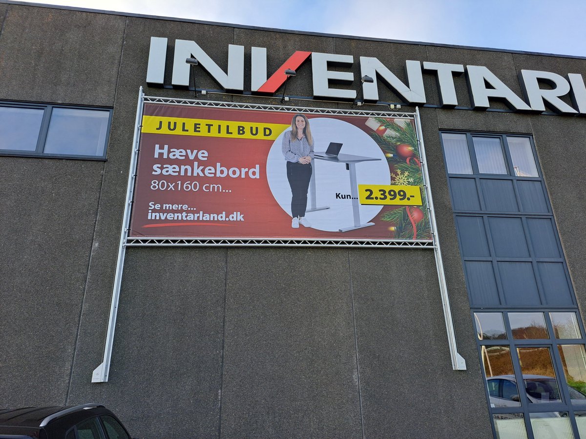 Printbuydk's tweet photo. Vi havde i slutningen af 2022 fornøjelsen af at trykke og levere nye Mesh-facadebannere til @Inventarland i #Slagelse. #dkbiz #grafisk https://t.co/QMyNrTnun3