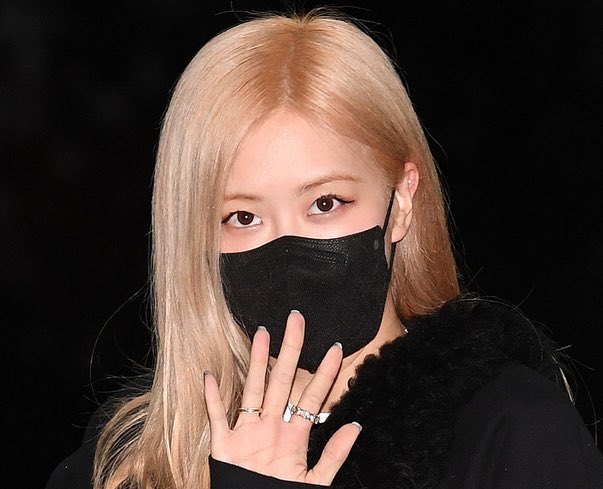 blackpinkbabo's tweet photo. BLACKPINK is on the way to Thailand to continue their world tour~ Enjoy your time and have a safe flight girls 🥰 @Blackpink https://t.co/0ZARnmSLks