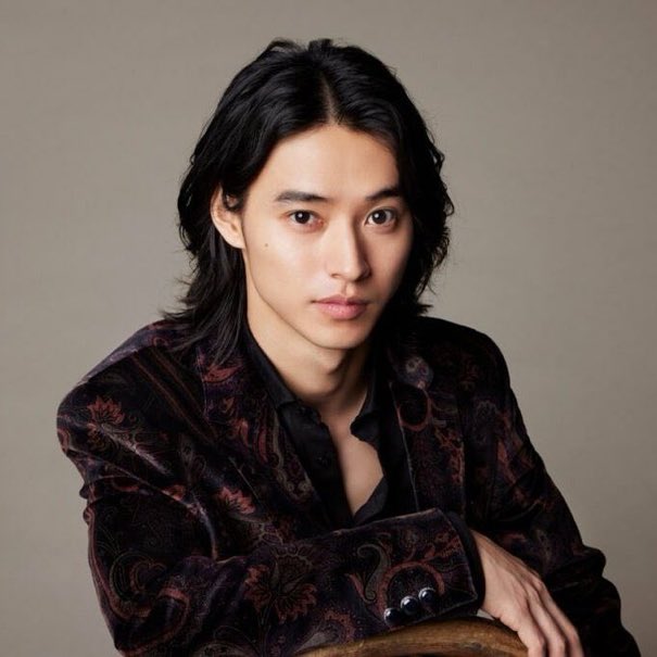 jehyuks's tweet photo. Kento Yamazaki confirms in recent interviews that his favorite K-POP group is “TREASURE” 

“My bias is Yoon Jaehyuk. I went to TREASURE’s concert in Saitama because of him” https://t.co/75sMl6uCCC