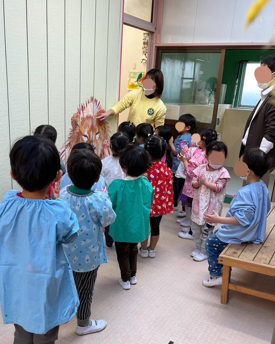 とある幼稚園にて、園児さん達と共に ハリネズミとライオンの絵を制作しました。園児さん方、先生方、素敵な彩りと楽しい思い出を ありがとうございました! 