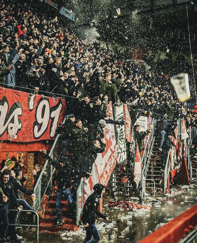 053_john's tweet photo. That moment tonight?
We zijn er weer bij! ⚽️🎉🍻🎉
#tweem #FCTwente #fCEmmen
@FootballCulture @footynews129 https://t.co/S80skPpWU0