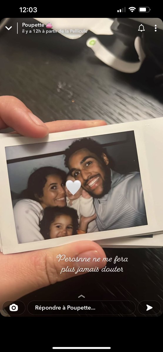 Tvreal0856's tweet photo. Alan avait clairement dit qu’il ne voulait pas qu’elle expose leur fils et encore hier elle disait qu’il réfléchissait encore. Et voila ce qu’elle fait … #poupettekenza https://t.co/KE03oqbjM9