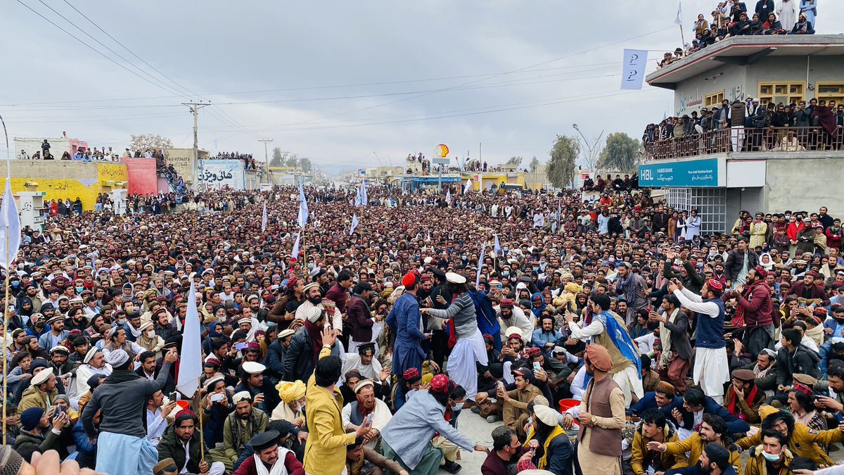ManzoorPashteen's tweet photo. With our nation in Waziristan Wana against colonialism, kidnapping for ransom, terrorism and its policies.
Staged Wars will not be tolerated anymore.
Huge public gathering in Waziristan Wana.
#وانه_وزیرستان_اولسی_پاڅون https://t.co/xMBg80EmVF
