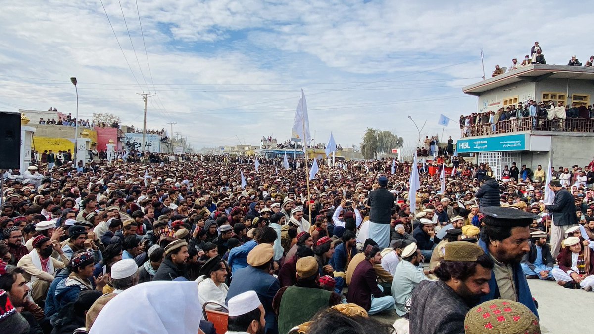 ManzoorPashteen's tweet photo. With our nation in Waziristan Wana against colonialism, kidnapping for ransom, terrorism and its policies.
Staged Wars will not be tolerated anymore.
Huge public gathering in Waziristan Wana.
#وانه_وزیرستان_اولسی_پاڅون https://t.co/xMBg80EmVF