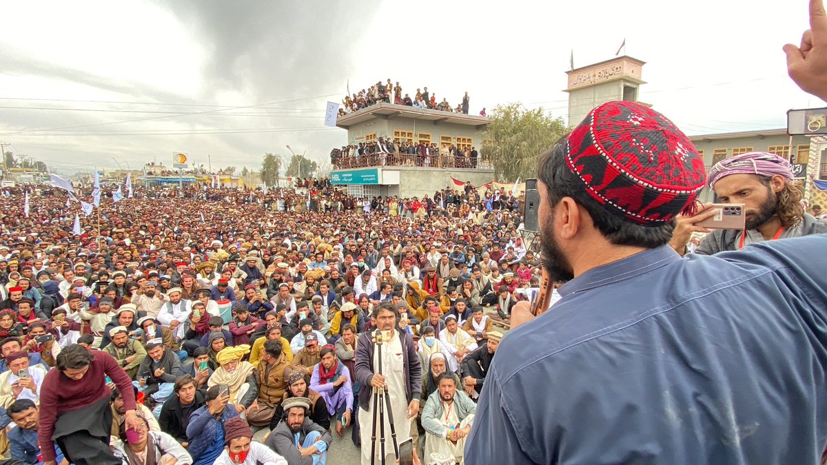 ManzoorPashteen's tweet photo. With our nation in Waziristan Wana against colonialism, kidnapping for ransom, terrorism and its policies.
Staged Wars will not be tolerated anymore.
Huge public gathering in Waziristan Wana.
#وانه_وزیرستان_اولسی_پاڅون https://t.co/xMBg80EmVF