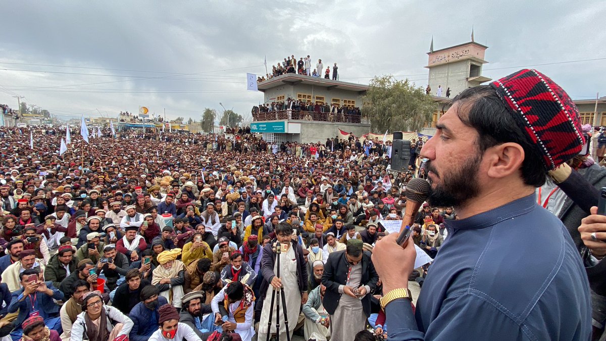 ManzoorPashteen's tweet photo. With our nation in Waziristan Wana against colonialism, kidnapping for ransom, terrorism and its policies.
Staged Wars will not be tolerated anymore.
Huge public gathering in Waziristan Wana.
#وانه_وزیرستان_اولسی_پاڅون https://t.co/xMBg80EmVF