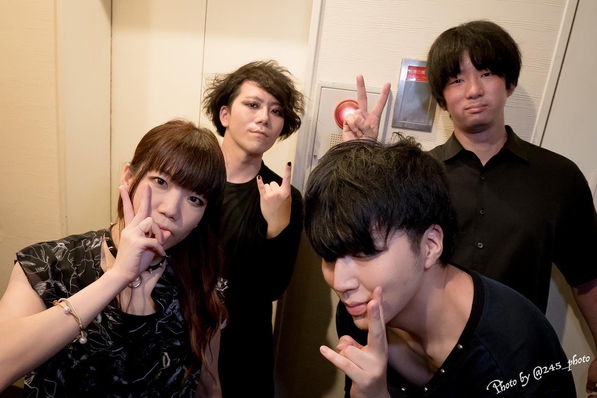 meeetanx17's tweet photo. 【ライブ告知】

1/29(日)迷子救出大作戦
こちら出演させていただきます！
久しぶりにPOP RUNします(*´˘`*)ノ
17:00〜ジュディマリです！

わたし以外のメンバーがこの日
全員分身しますぜ！！！
見にきて！！！
よしなに！！！！🤞 https://t.co/7lkfdMAP53