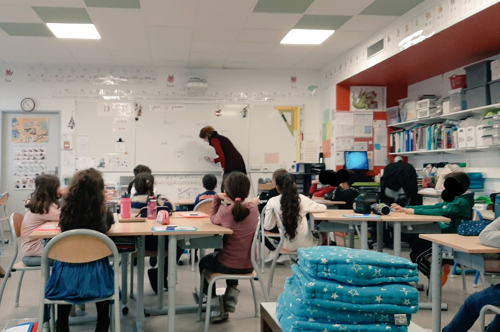 HatierNordOuest's tweet photo. J'😍 voir comment se construisent peu à peu les Mini Projets Maxi #Maths #CE1 de @claire_lomme & @MarionMichel76 ! Quelle joie de retourner en classe pour assister au test d'une séance et de voir les élèves réfléchir, #manipuler #verbaliser, comprendre ! 🙏 https://t.co/z3ww79olZb