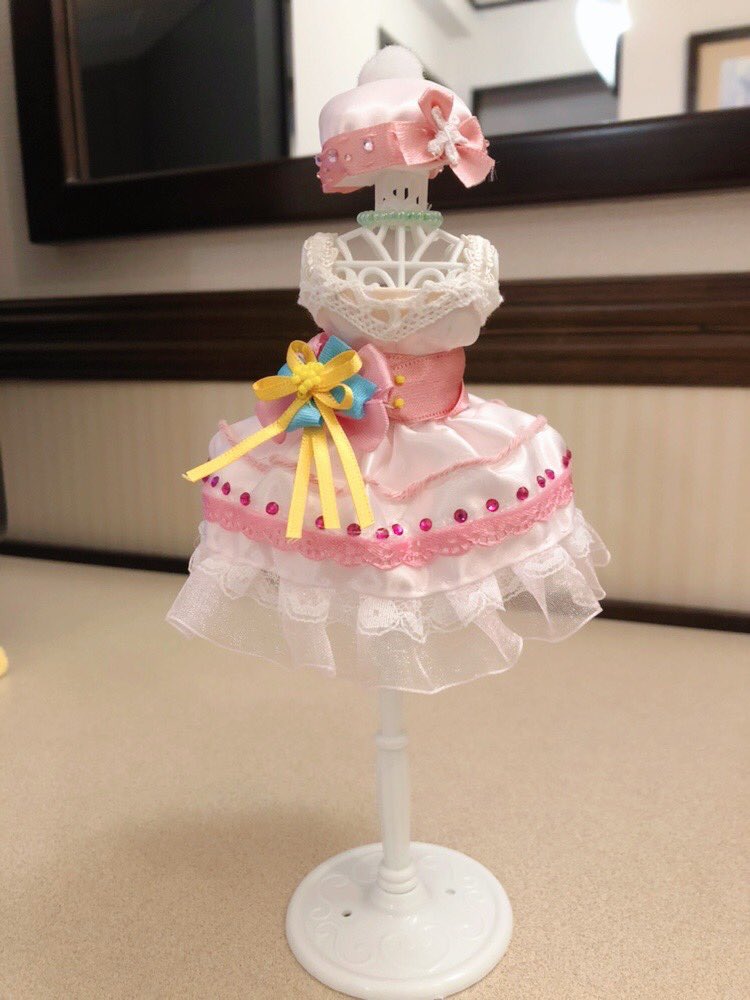 mtmrimasp's tweet photo. 三村かな子『ふわふわスマイル』

ミニチュアドレスを制作しました👗
初めて出会ったかな子で、私を担当にしてくれたかな子です。

『みんなが声援をくれるから、私はステージに立てるんです。』

#三村かな子生誕祭2023
#三村かな子誕生祭2023 https://t.co/Grvn2YAoVP