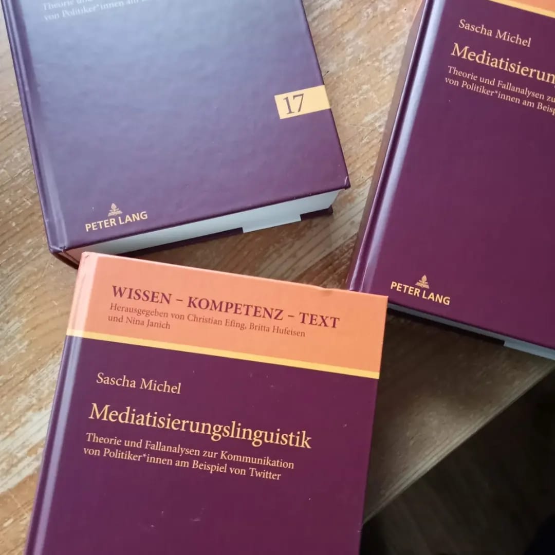 Koblenzer Kulturwissenschaft (@kuwikoblenz) on Twitter photo Gerade erschienen: Dr. Sascha Michels Monographie zur "Mediatisierungslinguistik", zugleich Dissertation an der <a href="/unikoblenzde/">Universität Koblenz</a>. Er hat ethnografisch und analytisch erforscht, wie Twitter die politische Kommunikation verändert - wegweisend für moderne Politolinguistik. Gratulation! Gerade erschienen: Dr. Sascha Michels Monographie zur "Mediatisierungslinguistik", zugleich Dissertation an der <a href="/unikoblenzde/">Universität Koblenz</a>. Er hat ethnografisch und analytisch erforscht, wie Twitter die politische Kommunikation verändert - wegweisend für moderne Politolinguistik. Gratulation!