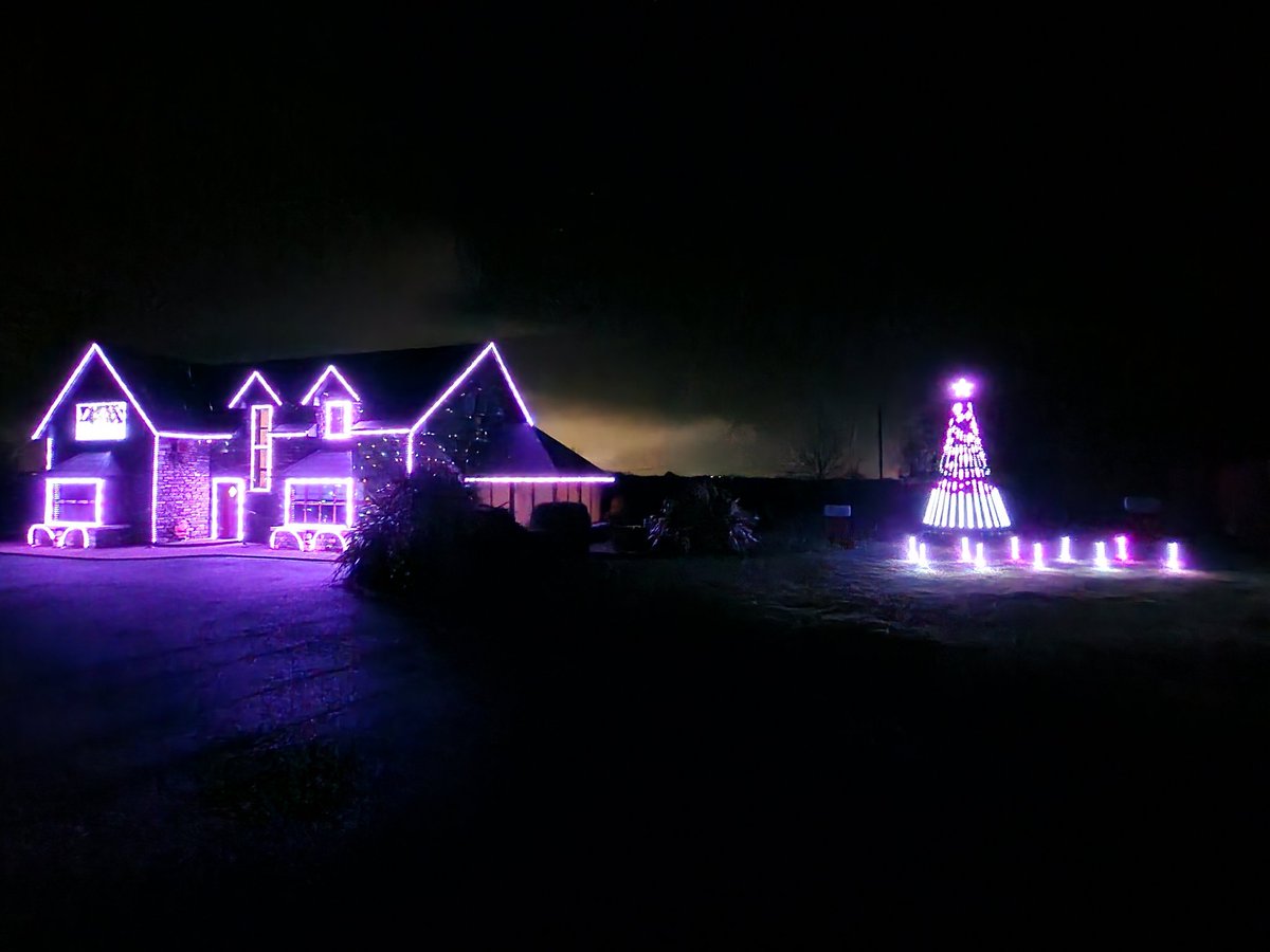 _CasaChristmas's tweet photo. Tonight is your last chance to see our light Display. We hope you have enjoyed this years display and we thank you for helping to raise over €1200 for @BUMBLEance_IRL . Tune to 88.0FM if you visit us tonight. Donate online up to the 13th of January at https://t.co/HmO5w0c0X6 https://t.co/OwIoBqzy4L