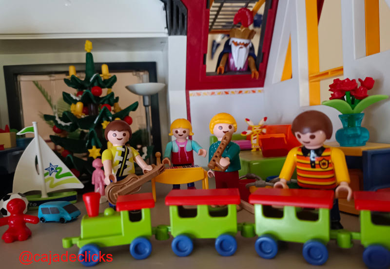 cajadeclicks's tweet photo. ¡¡¡La noche más mágica del año!!! ¡¡¡Vivan los Reyes Magos!!! 💓 #playmobil #reymago #FelicesReyesMagos #ReyesMagos2023 #FelizViernes #Navidad #regalos #ilusion #happy #Familia https://t.co/nIABkJysvo https://t.co/5LlxFFZZzi