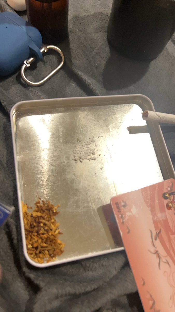 wdd01181120's tweet photo. 咖啡配煙法力無邊，🈺️ https://t.co/I9CRf46obN