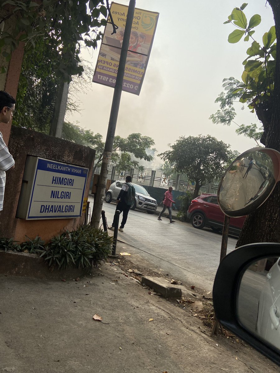 Prekshoe's tweet photo. This used to be a slum, now vacated by officials. At least when we had a slum outside, we could still breathe, keep our windows open. Now only way we get to enjoy this weather is by masking inside our house @mybmc @MumbaiPolice https://t.co/qcvGuVdToY