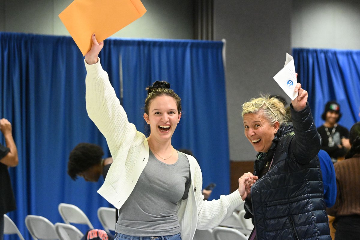 Class of 2022 IB Graduates were in Davala Hall last night receiving their IB Diplomas. The student speaker was Shailey Pratt and the teacher speaker was Ms. Barb Caley. Congrats!